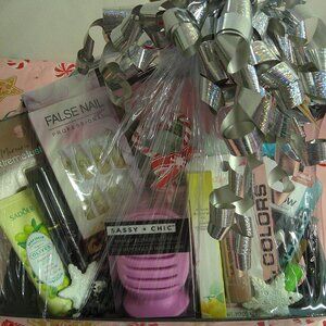 Deluxe Glam-33-Piece Christmas Makeup Collection, Holiday Makeup Gift Set